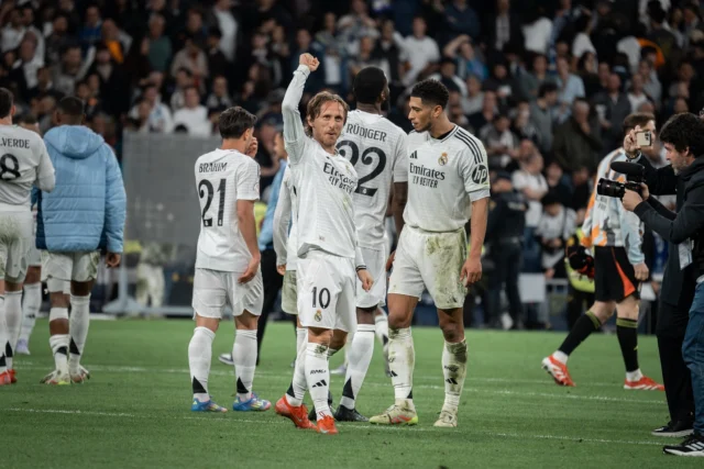 Luka Modrić anuncia que dejará el Real Madrid tras 13 temporadas y 28 trofeos con el club 🤍

Se va el jugador con MÁS TÍTULOS en la historia del club blanco:

🏆6 Champions.
🏆6 Mundiales de Clubes.
🏆5 Supercopas de Europa.
🏆4 Ligas.
🏆2 Copas del Rey.
🏆5 Supercopas de España

Esto sí rompe el corazón 🥹💔

📸: @steffigeneva